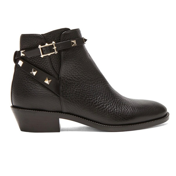 Authentic VALENTINO GARAVANI
Rockstud Leather Ankle Boots - Picture 14 of 15